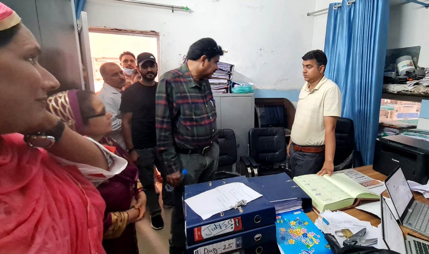 मुख्य चिकित्सा अधिकारी पुंछ ने एसडीएच मेंढर का औचक निरीक्षण कर स्वास्थ्य सेवाओं का लिया जायजा