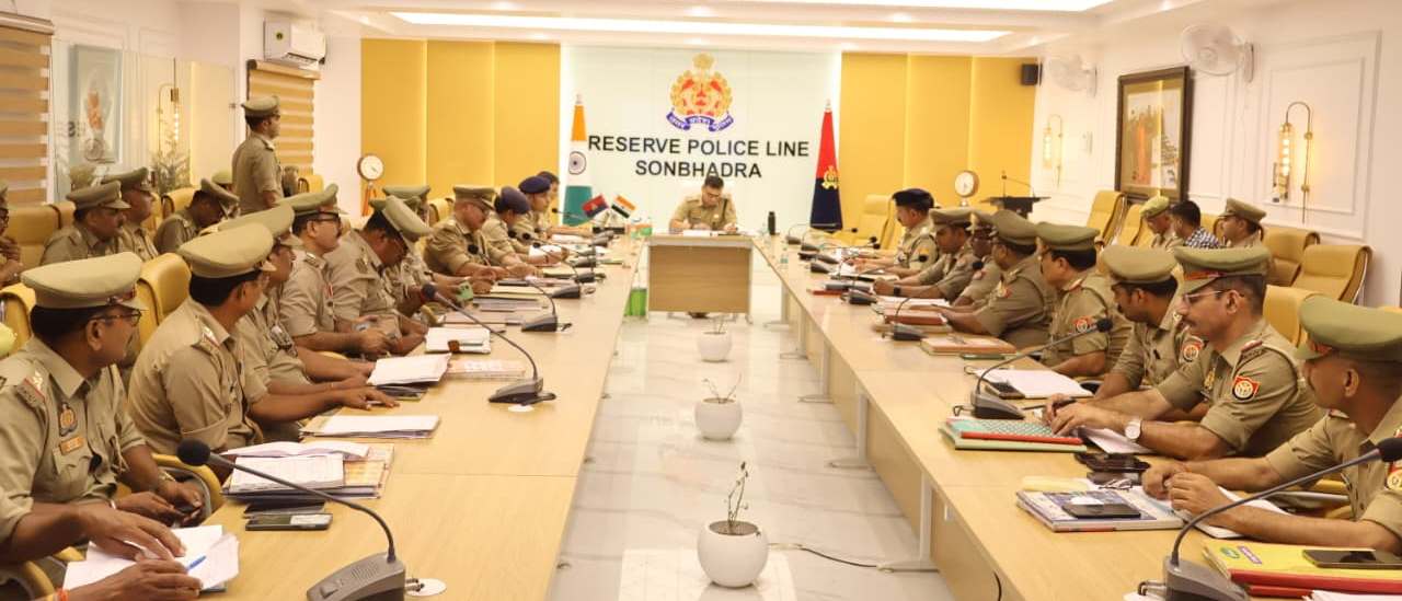 पुलिस अधीक्षक द्वारा लंबित विवेचनाओं, जनशिकायतों एवं प्रभावी पुलिसिंग को लेकर चौकी प्रभारियों के साथ समीक्षा गोष्ठी