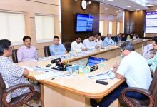 मुख्यमंत्री ने अधिकारियों को शैक्षणिक योजनाओं का लाभ समयबद्धता के साथ विद्यार्थियों तक पहुंचाए जाने का दिया निर्देश ।