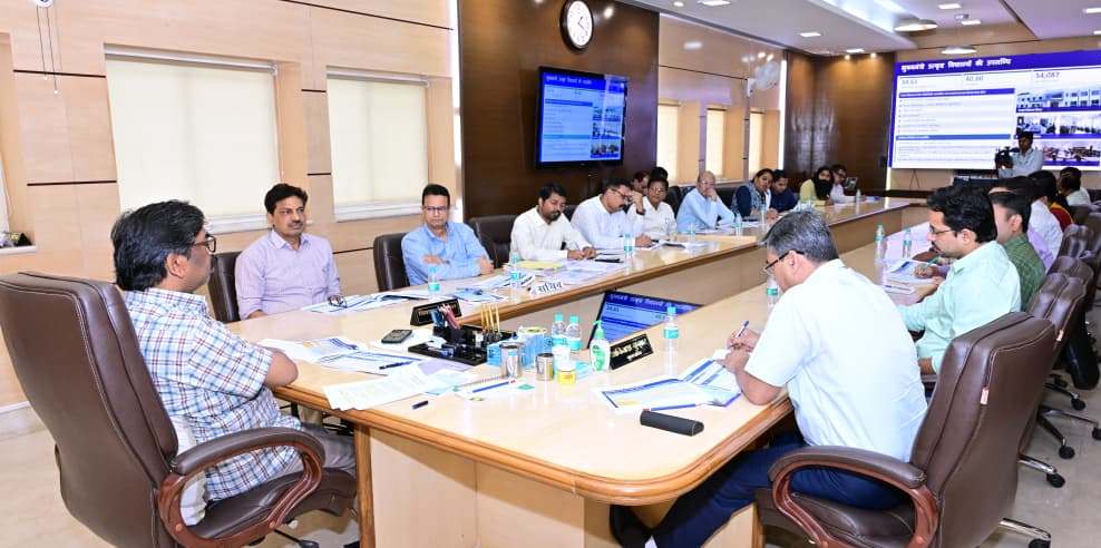मुख्यमंत्री ने अधिकारियों को शैक्षणिक योजनाओं का लाभ समयबद्धता के साथ विद्यार्थियों तक पहुंचाए जाने का दिया निर्देश । मुख्यमंत्री ने अधिकारियों को शैक्षणिक योजनाओं का लाभ समयबद्धता के साथ विद्यार्थियों तक पहुंचाए जाने का दिया निर्देश ।