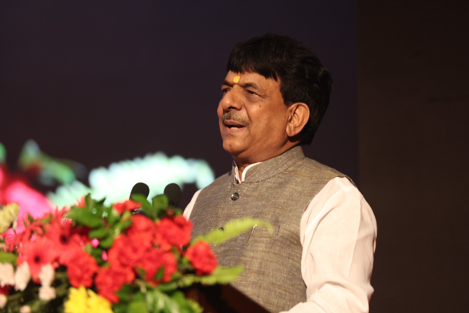 लोकभवन में चयनित अभ्यर्थियों को मुख्यमंत्री ने वितरित किए नियुक्ति पत्र