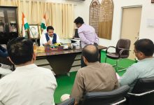 सीएम डैशबोर्ड योजनाओं की प्रगति की जिलाधिकारी ने की समीक्षा