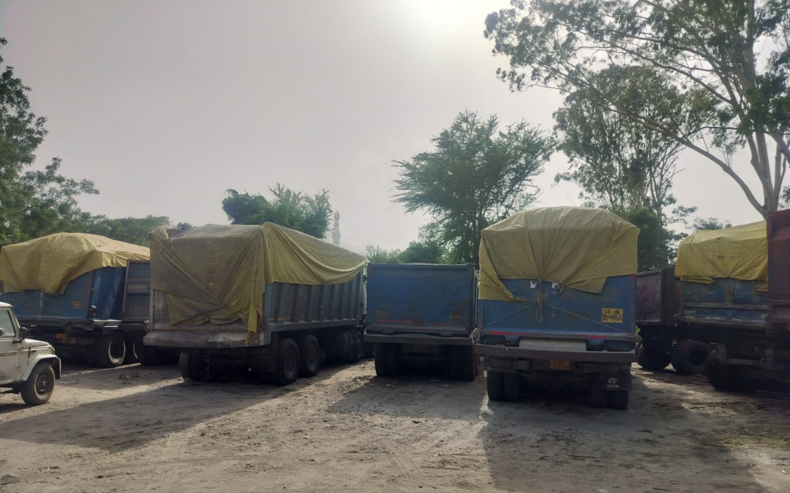 ओवरलोड एवं मानक विहीन भारी वाहनों के विरुद्ध थाना शक्तिनगर पुलिस की बड़ी कार्यवाही