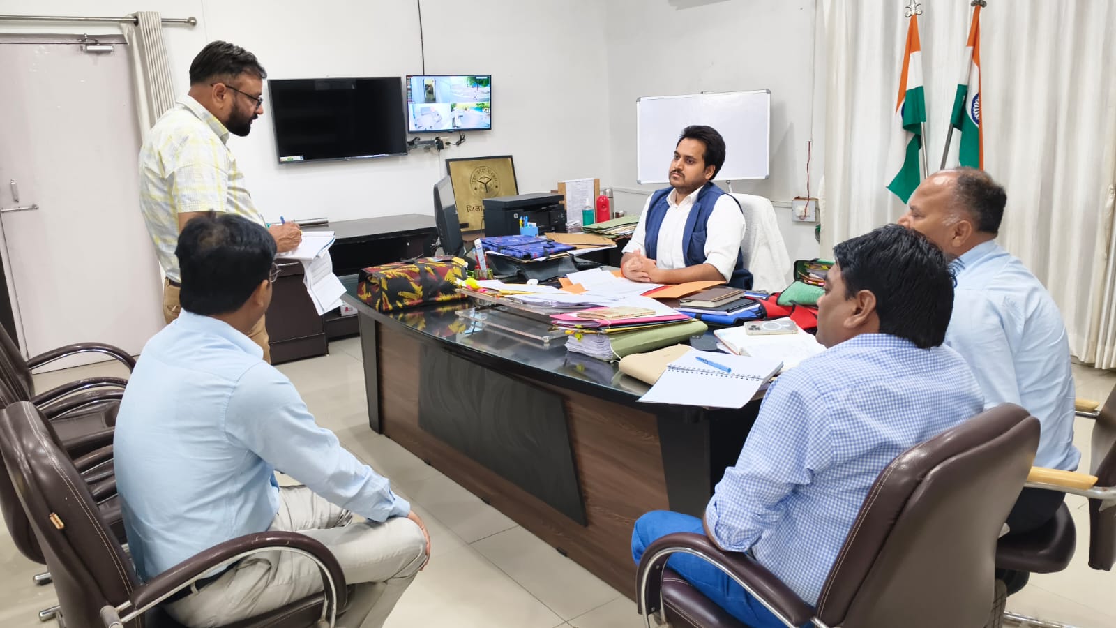 मेडिकल कॉलेज में बेहतर स्वास्थ्य सेवाओं हेतु मैनपावर एवं उपकरणों की उपलब्धता सुनिश्चित करने के निर्देश