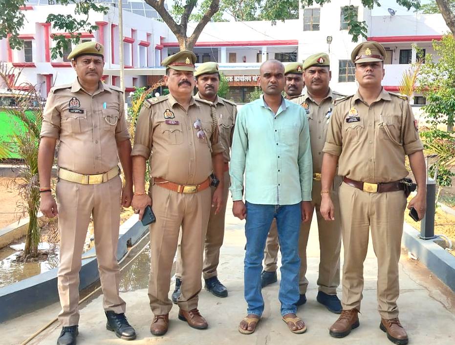 पुलिस मुठभेड़ में मादक पदार्थ तस्कर गिरफ्तार, 58.75 लाख रुपये मूल्य के मादक पदार्थ, वाहन एवं अवैध असलहा बरामद पुलिस मुठभेड़ में मादक पदार्थ तस्कर गिरफ्तार, 58.75 लाख रुपये मूल्य के मादक पदार्थ, वाहन एवं अवैध असलहा बरामद