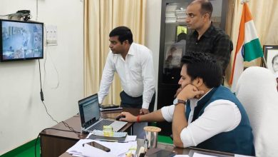 डीएम की सख्ती लेखपाल निलंबित, कई अधिकारियों का वेतन रोका