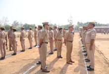 पुलिस अधीक्षक सोनभद्र द्वारा रिजर्व पुलिस लाइन चुर्क में शुक्रवार परेड की सलामी लेकर किया गया निरीक्षण।