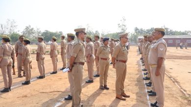 पुलिस अधीक्षक सोनभद्र द्वारा रिजर्व पुलिस लाइन चुर्क में शुक्रवार परेड की सलामी लेकर किया गया निरीक्षण।