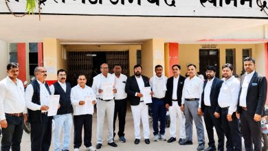 सदर तहसील के समक्ष अधिवक्ताओं ने नारेबाजी कर किया विरोध प्रदर्शन