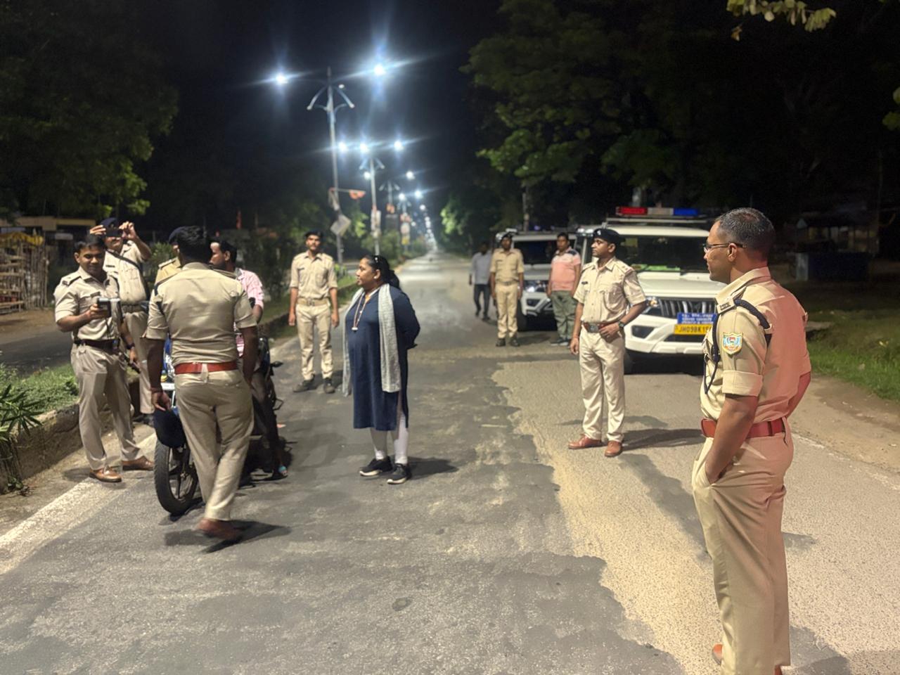 रात्रि गश्ती का औचक निरीक्षण को निकले बोकारो एसपी नाथू सिंह मीणा 
