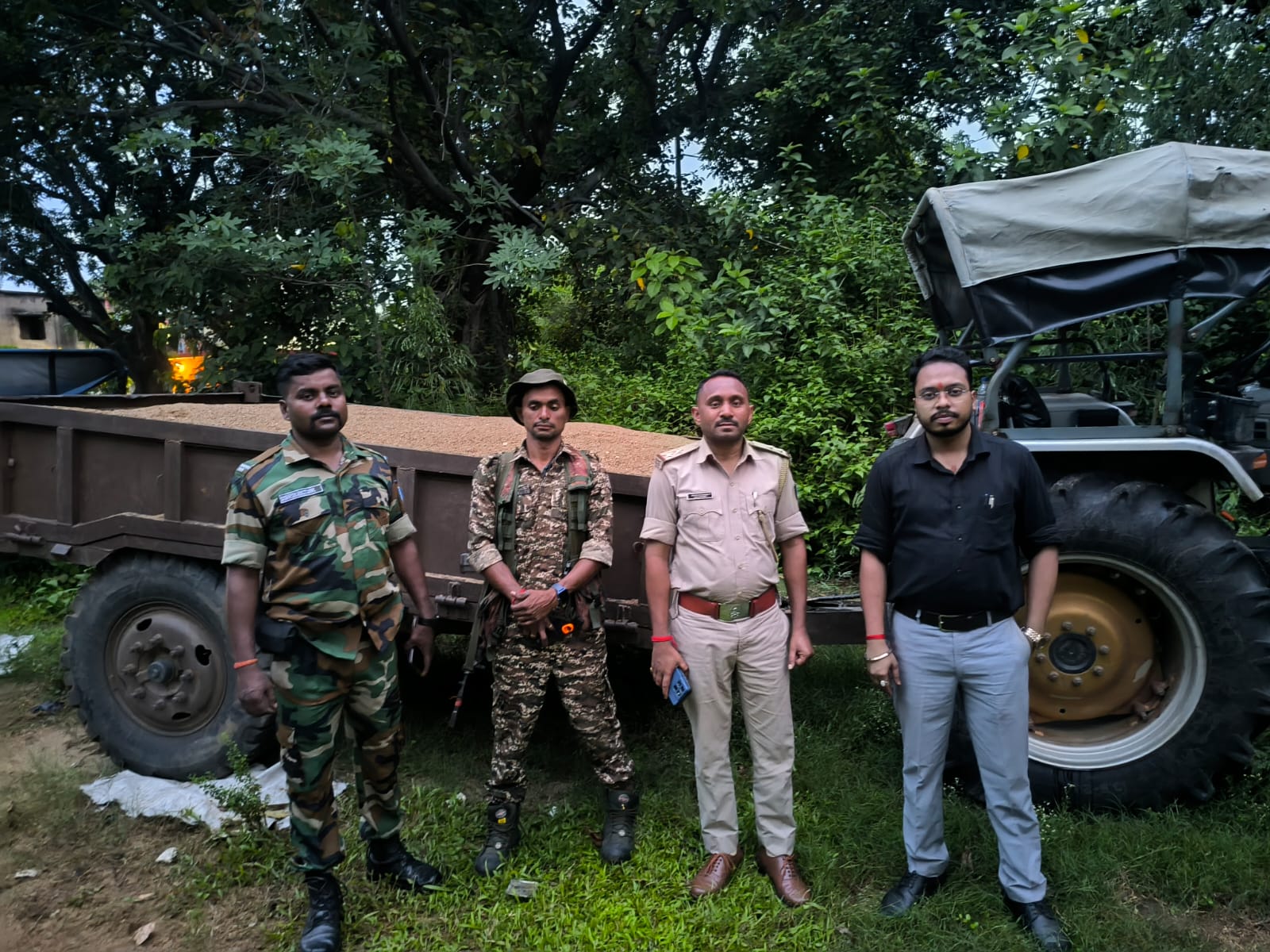 खनन विभाग ने अवैध दो ट्रेक्टर को जप्त किया 