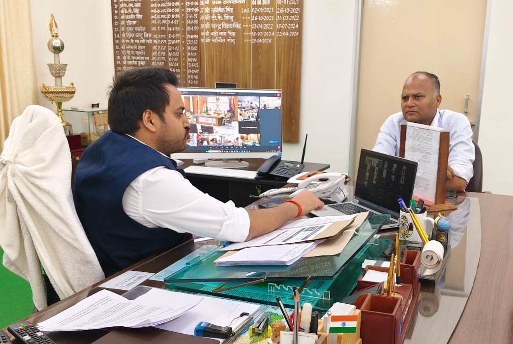 भूमि अभिलेखों के डिजिटलीकरण को लेकर जिलाधिकारी सख्त, पंचायत सहायकों से कराई जाएगी ऑनलाइन फीडिंग भूमि अभिलेखों के डिजिटलीकरण को लेकर जिलाधिकारी सख्त, पंचायत सहायकों से कराई जाएगी ऑनलाइन फीडिंग