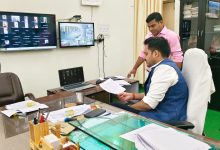 आईजीआरएस शिकायतों की समीक्षा में जिलाधिकारी सख्त