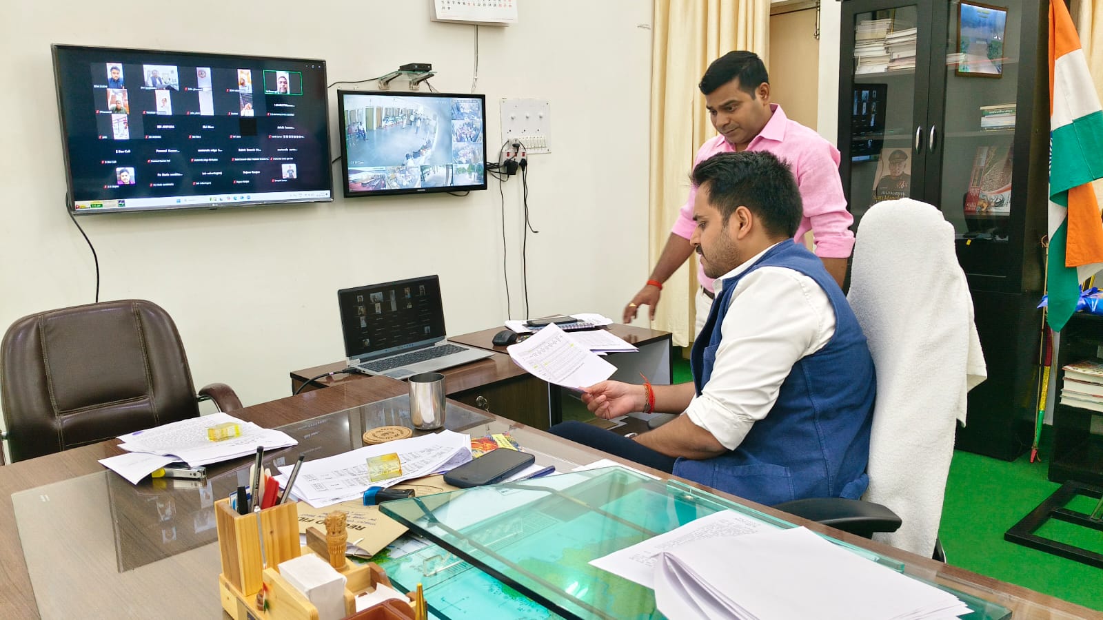 आईजीआरएस शिकायतों की समीक्षा में जिलाधिकारी सख्त