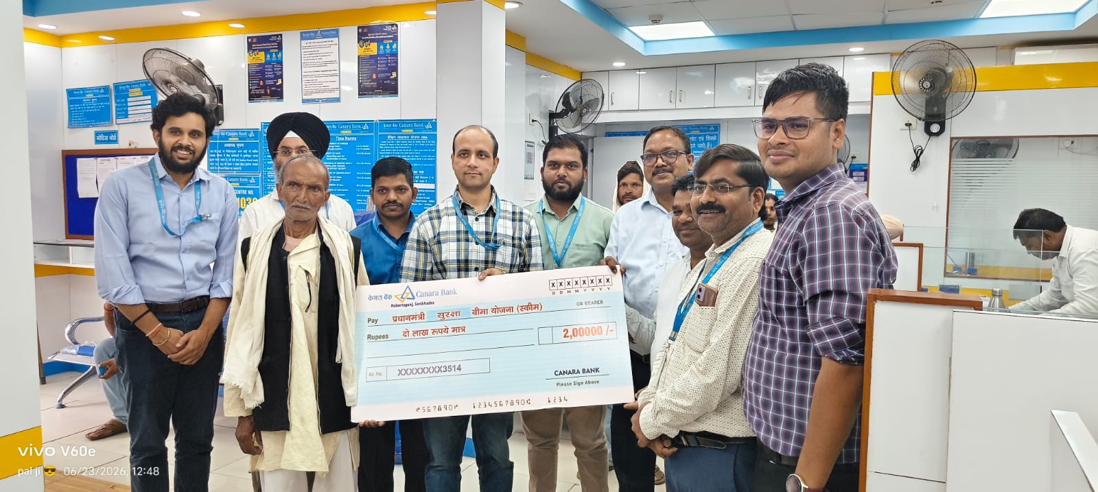 प्रधानमंत्री सुरक्षा बीमा योजना के तहत मृतक के परिजन को मिला दो लाख रुपये का बीमा दावा