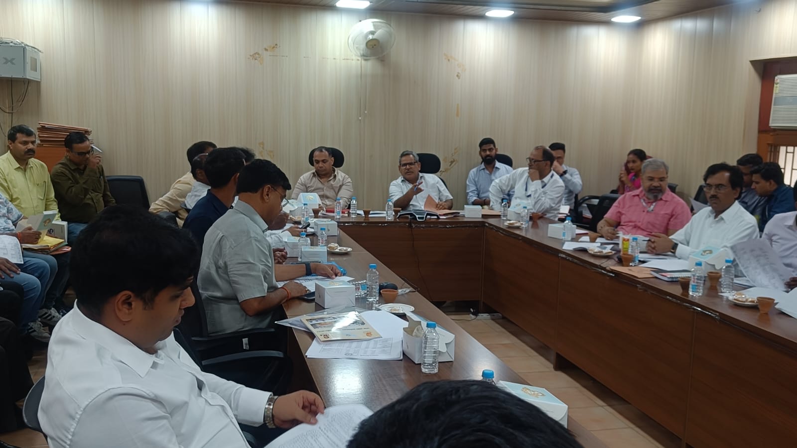 निवेश से विकास की नई राह पर उत्तर प्रदेश निवेश से विकास की नई राह पर उत्तर प्रदेश