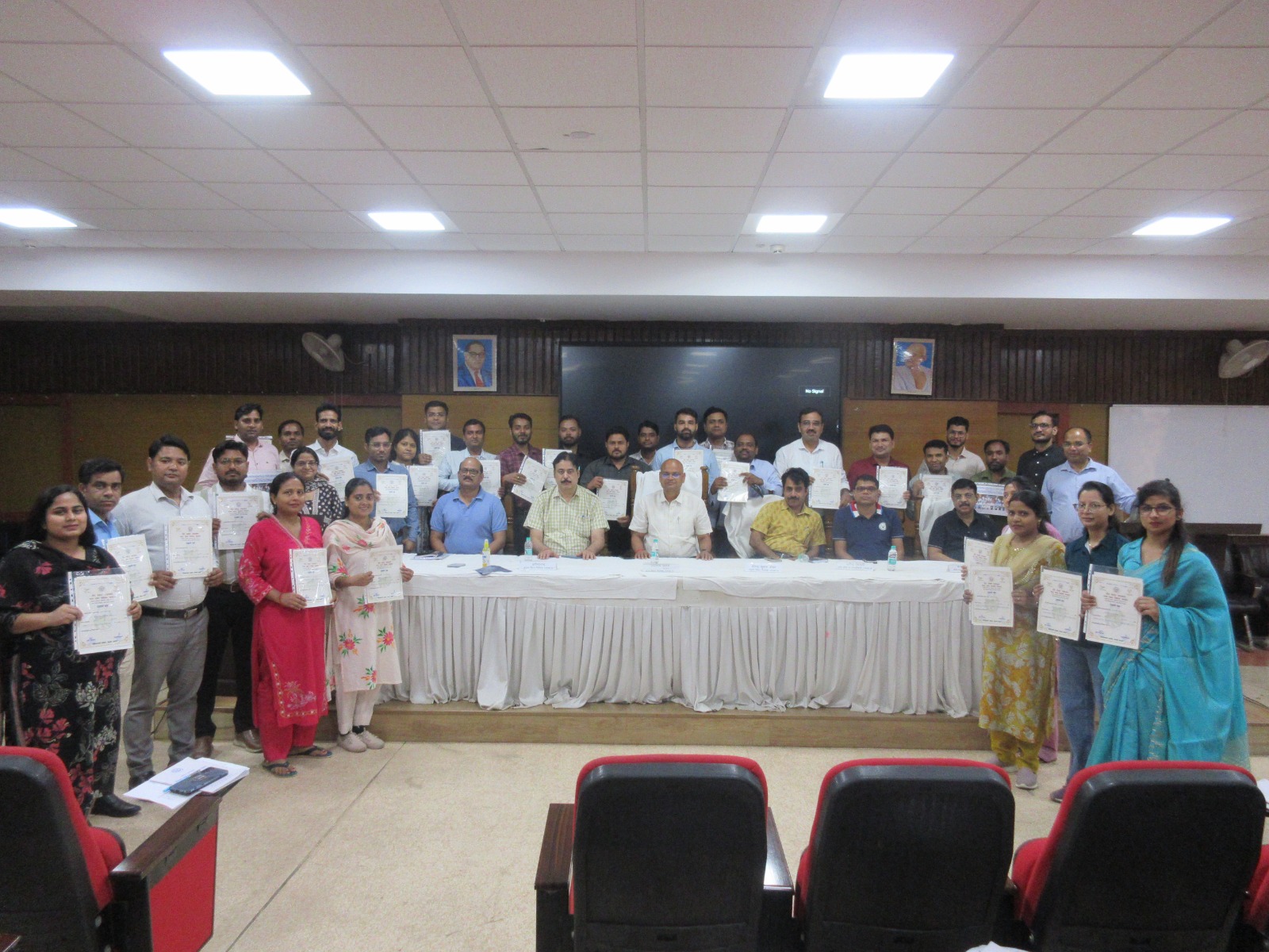 राज्य स्तरीय मिशन प्रबंधकों का सात दिवसीय प्रशिक्षण संपन्न, प्रमाण पत्र किये गये वितरित राज्य स्तरीय मिशन प्रबंधकों का सात दिवसीय प्रशिक्षण संपन्न, प्रमाण पत्र किये गये वितरित