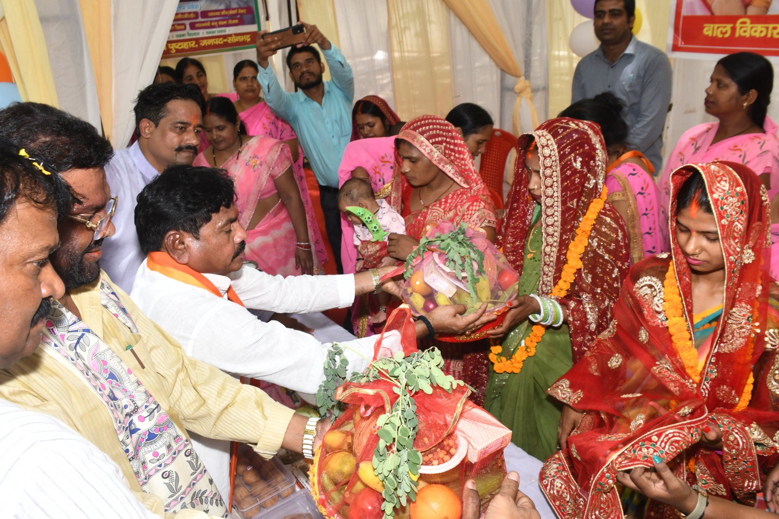 तकनीक, नवाचार और जनकल्याण से बदल रही सोनभद्र की तस्वीर-जिलाधिकारी तकनीक, नवाचार और जनकल्याण से बदल रही सोनभद्र की तस्वीर-जिलाधिकारी