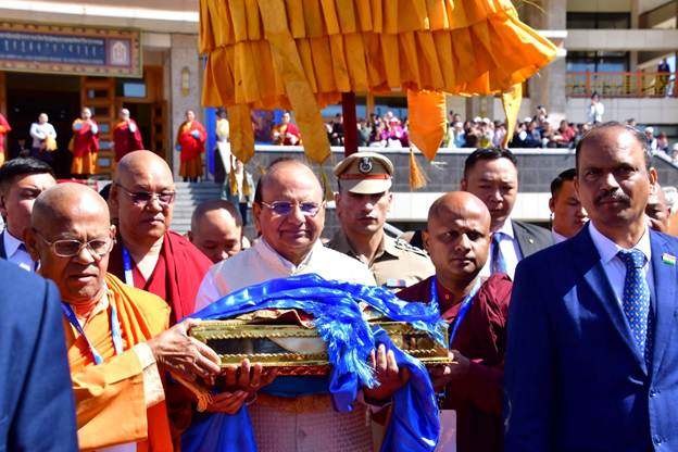 भगवान बुद्ध के दो प्रमुख शिष्यों, अर्हंत सारिपुत्र और अर्हंत मौद्गल्यायन के पवित्र अवशेषों के दर्शन किए भगवान बुद्ध के दो प्रमुख शिष्यों, अर्हंत सारिपुत्र और अर्हंत मौद्गल्यायन के पवित्र अवशेषों के दर्शन किए
