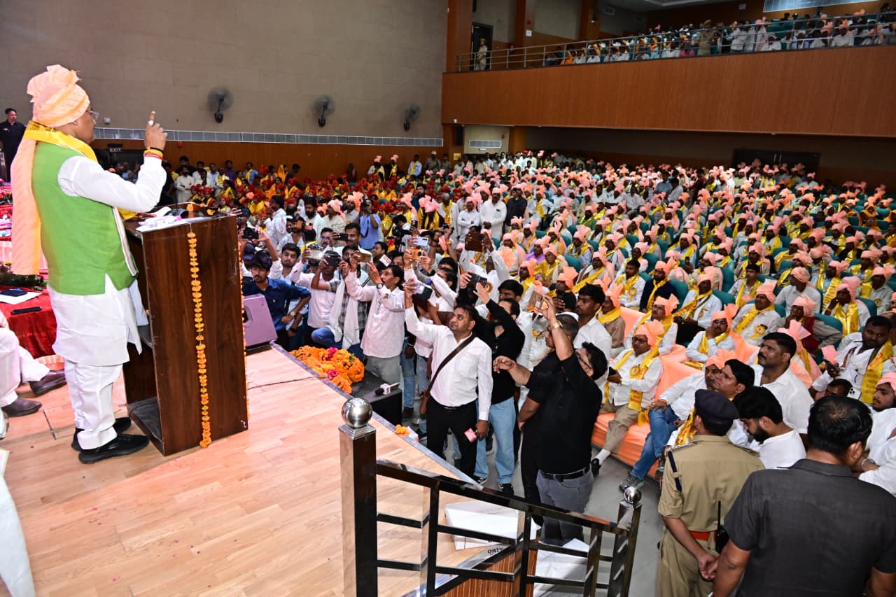 काशी विश्वनाथ सहित देशभर के मंदिरों के पुनरुद्धार से लोकमाता ने सांस्कृतिक चेतना को किया जागृत काशी विश्वनाथ सहित देशभर के मंदिरों के पुनरुद्धार से लोकमाता ने सांस्कृतिक चेतना को किया जागृत