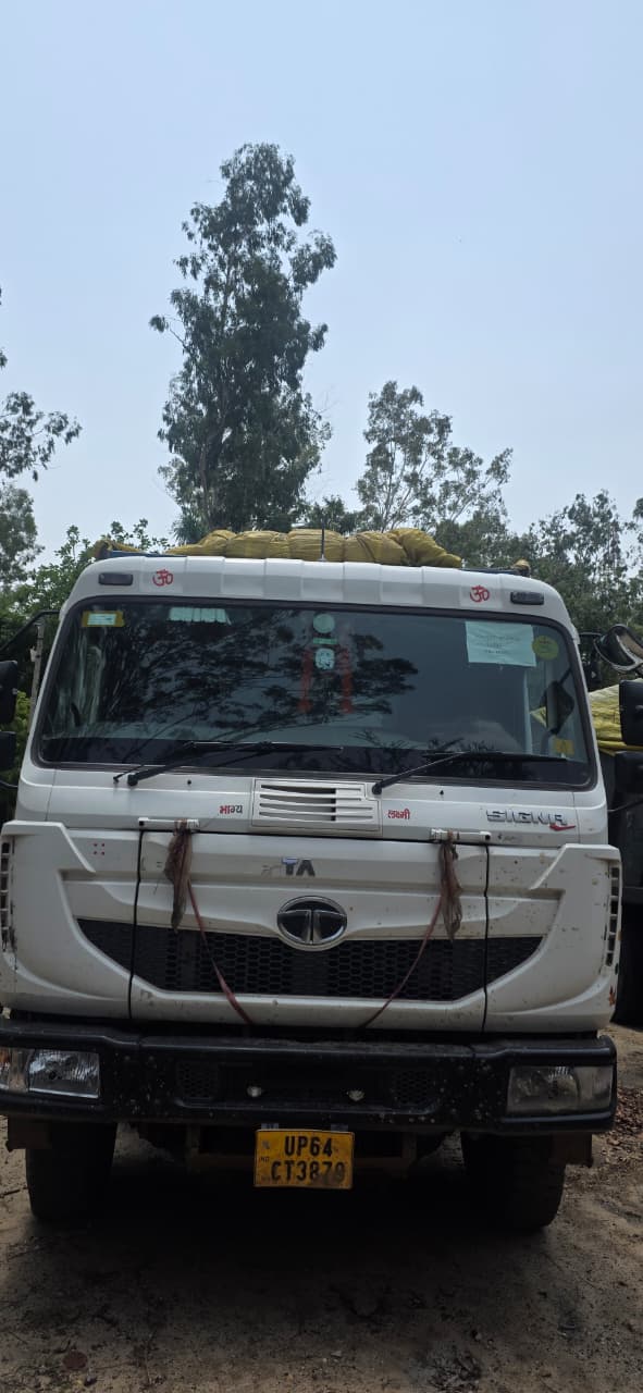 ओवरलोड एवं मानक विहीन वाहनों पर सख्त कार्रवाई ओवरलोड एवं मानक विहीन वाहनों पर सख्त कार्रवाई