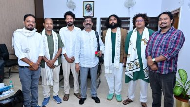 झारखंड के पुरस्कार-विजेता फिल्मकारों ने आज मुख्यमंत्री से की मुलाकात।