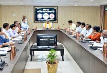 खादी विभाग की योजनाओं, बजट और रोजगार कार्यों की मंत्री राकेश सचान ने की व्यापक समीक्षा