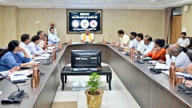 खादी विभाग की योजनाओं, बजट और रोजगार कार्यों की मंत्री राकेश सचान ने की व्यापक समीक्षा