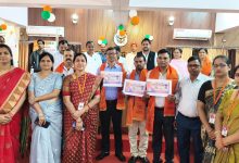 मुख्यमंत्री शिक्षक कैशलेस चिकित्सा योजना शिक्षकों को रूपया 7.5 लाख तक के निःशुल्क उपचार हेतु  कार्ड वितरित