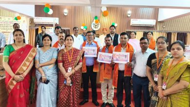 मुख्यमंत्री शिक्षक कैशलेस चिकित्सा योजना शिक्षकों को रूपया 7.5 लाख तक के निःशुल्क उपचार हेतु  कार्ड वितरित