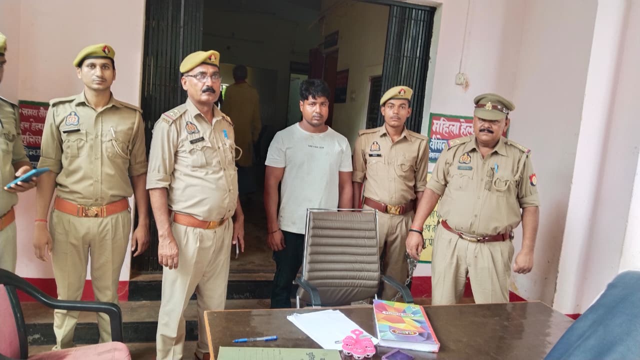 पुलिस को मिली बड़ी सफलता, गोवध निवारण अधिनियम के अभियोग में वांछित अभियुक्त पश्चिम बंगाल से गिरफ्तार पुलिस को मिली बड़ी सफलता, गोवध निवारण अधिनियम के अभियोग में वांछित अभियुक्त पश्चिम बंगाल से गिरफ्तार