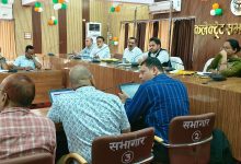 किसानों को खाद की सुलभ उपलब्धता के लिए डीएम ने किया खाद आवंटन