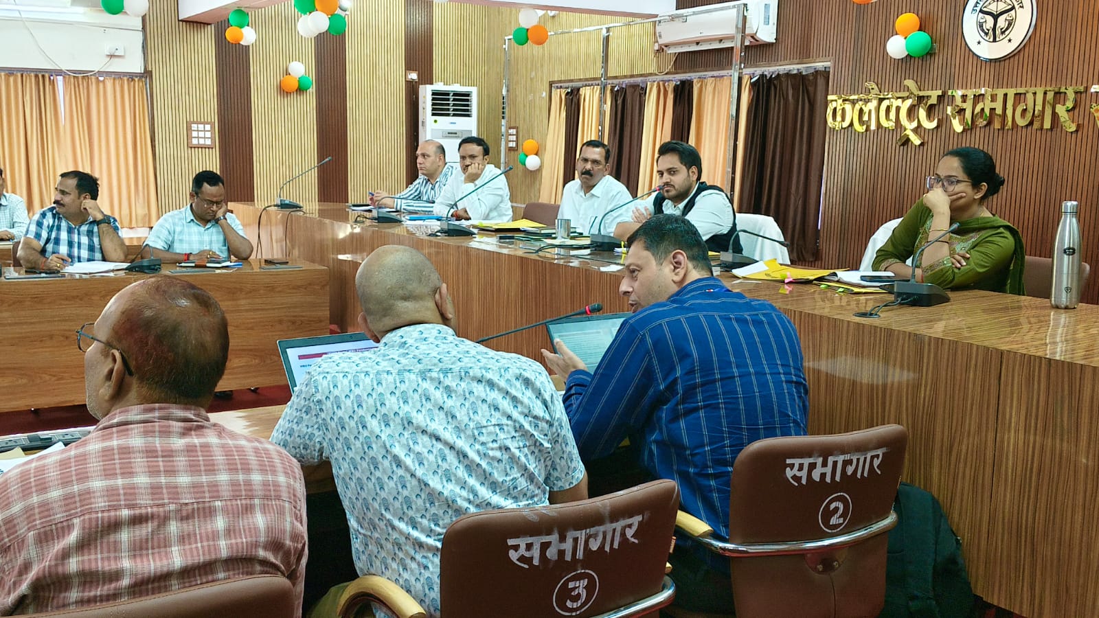 किसानों को खाद की सुलभ उपलब्धता के लिए डीएम ने किया खाद आवंटन किसानों को खाद की सुलभ उपलब्धता के लिए डीएम ने किया खाद आवंटन