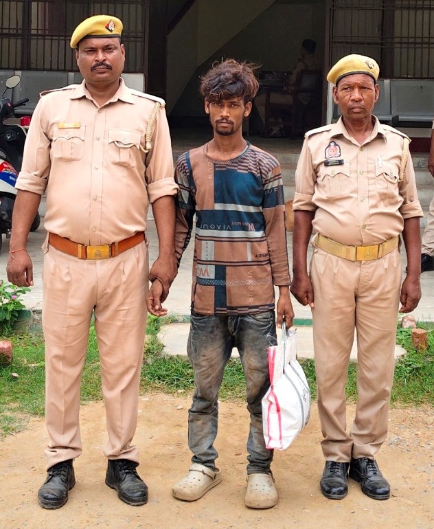 1 किलो 542 ग्राम अवैध गांजा के साथ एक अभियुक्त गिरफ्तार 1 किलो 542 ग्राम अवैध गांजा के साथ एक अभियुक्त गिरफ्तार