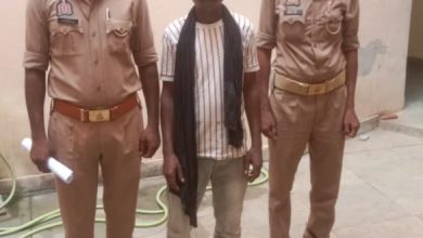 थाना करमा पुलिस द्वारा 1 किलो 300 ग्राम गांजा के साथ एक तस्कर गिरफ्तार