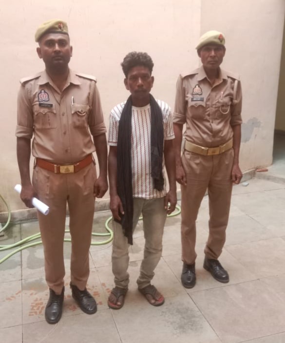 थाना करमा पुलिस द्वारा 1 किलो 300 ग्राम गांजा के साथ एक तस्कर गिरफ्तार