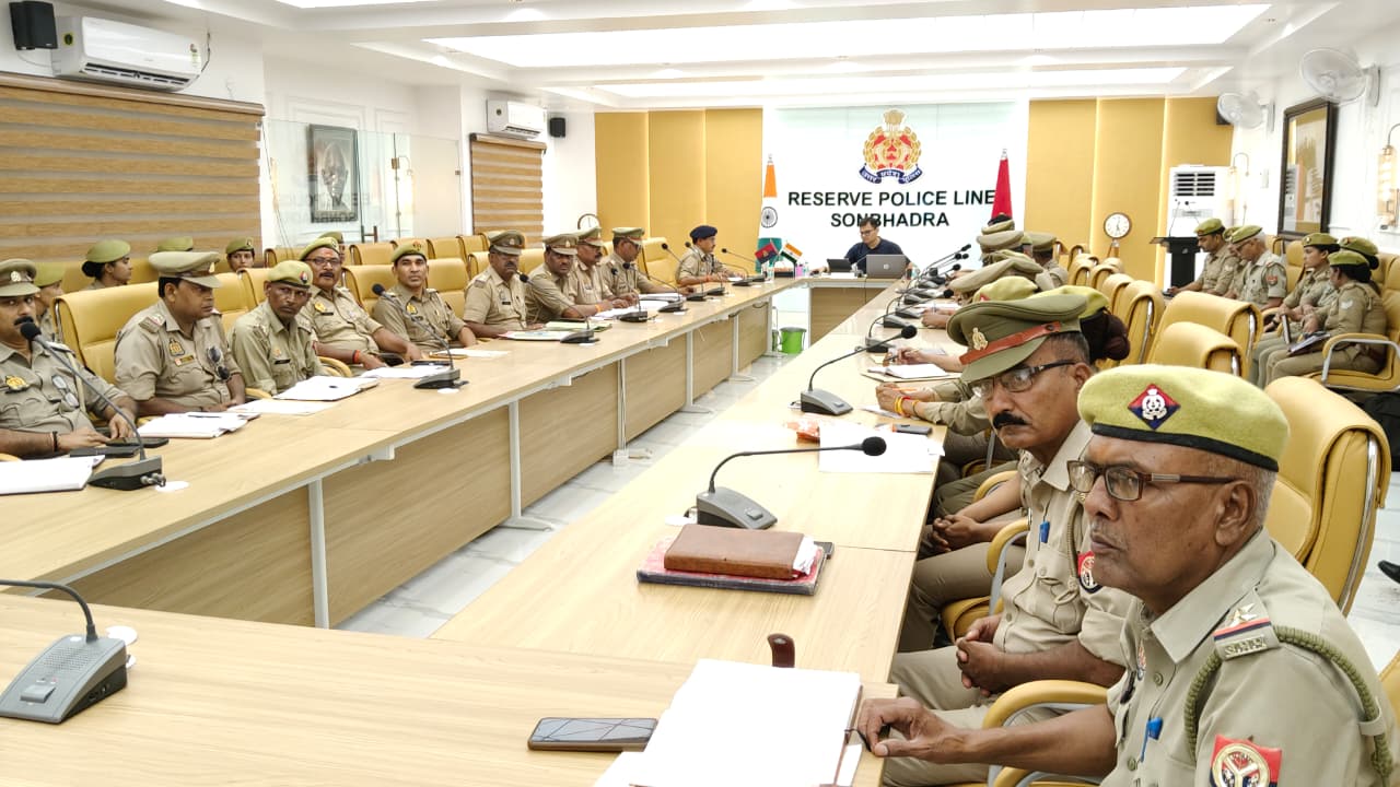 मिशन शक्ति केन्द्रों के प्रभावी संचालन एवं महिला सुरक्षा को लेकर समीक्षा बैठक, उत्कृष्ट कार्य करने वाले कर्मियों को किया गया सम्मानित