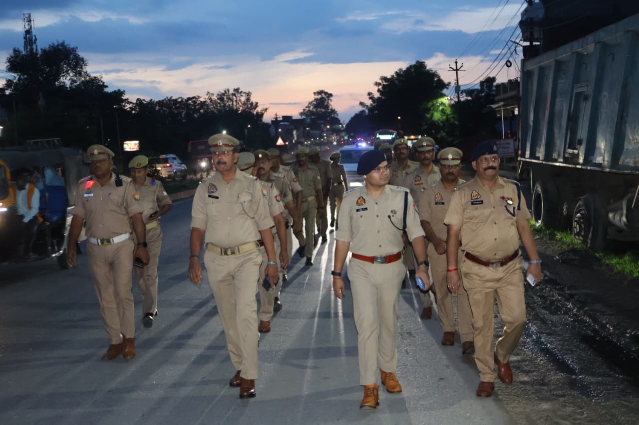 श्रावण मास एवं कांवड़ यात्रा के दृष्टिगत पुलिस अधीक्षक सोनभद्र द्वारा थाना चोपन क्षेत्र में पैदल गश्त एवं सघन चेकिंग