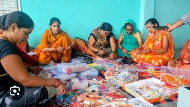 समूह की दीदियों के द्वारा बनाई गई राखियों से सजेंगे बाजार