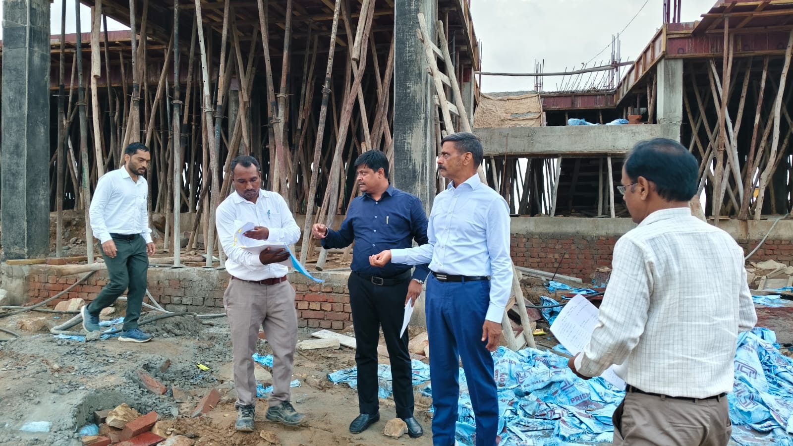 निर्माण कार्य में तेजी लाकर समयबद्ध पूर्णता सुनिश्चित करने के निर्देश निर्माण कार्य में तेजी लाकर समयबद्ध पूर्णता सुनिश्चित करने के निर्देश