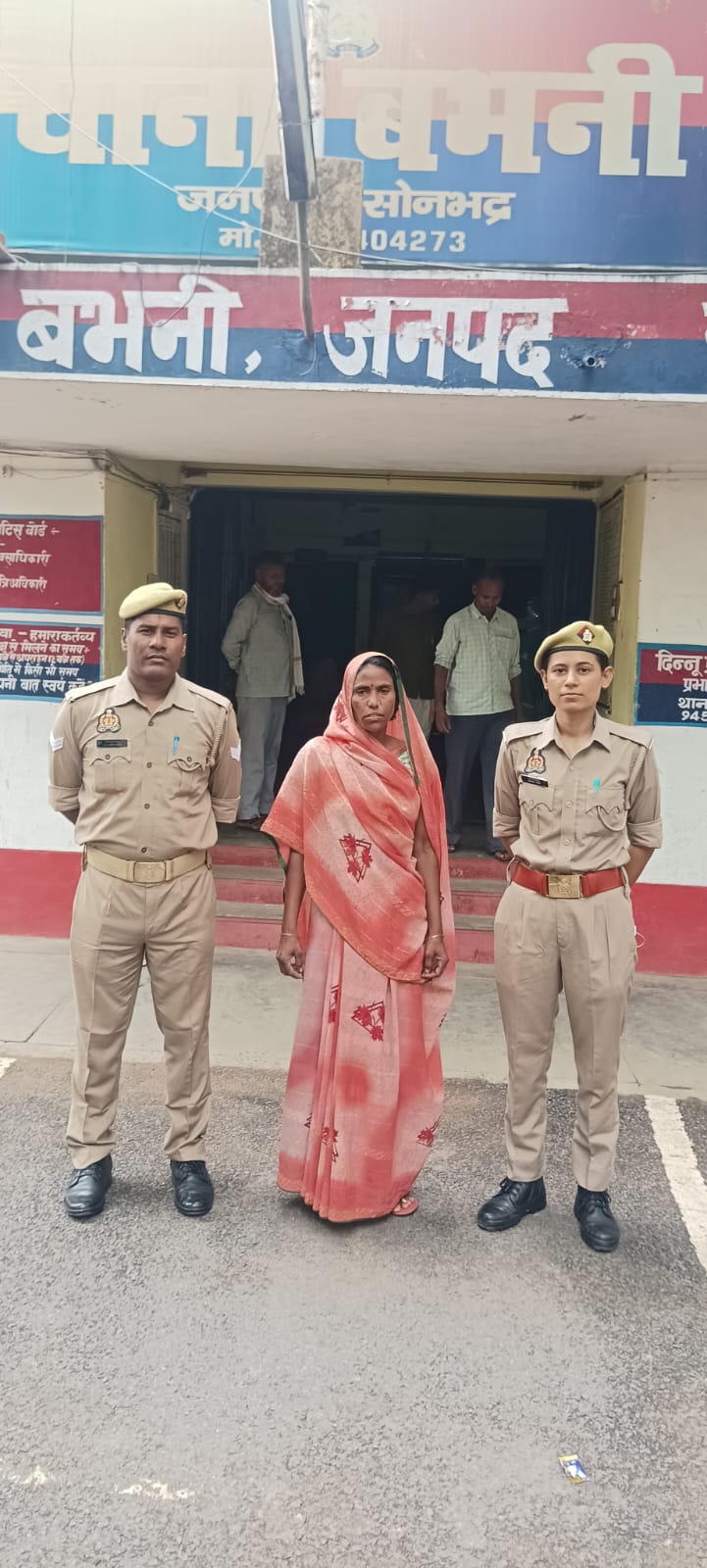 दहेज उत्पीड़न के मुकदमे में वांछित 1 अभियुक्ता गिरफ्तार
