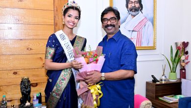 मुख्यमंत्री हेमन्त सोरेन से मिस यूनिवर्स झारखण्ड-2026 खिताब की विजेता प्रतिभागी दीपाली रिया ने की मुलाकात।