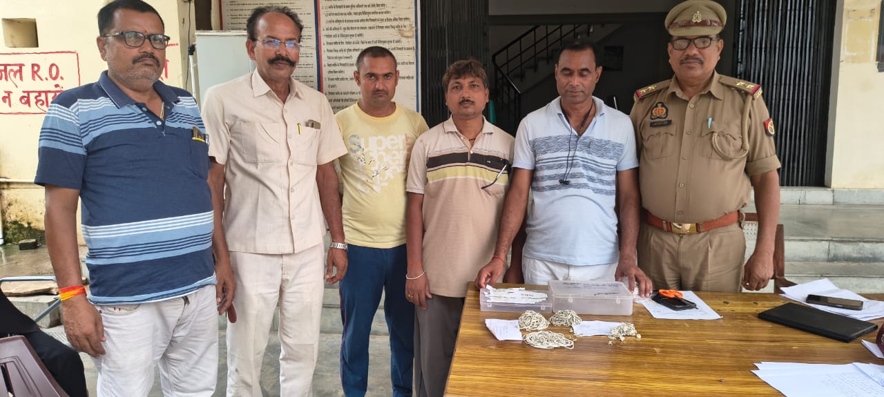 पुलिस द्वारा मुकदमे से संबंधित 518 ग्राम चांदी के आभूषण वास्तविक स्वामी को किए गए सुपुर्द