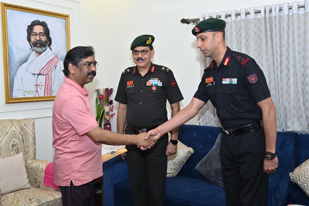 मुख्यमंत्री से खेल सचिव, खेल निदेशक एवं मेजर जनरल ने की मुलाकात मुख्यमंत्री से खेल सचिव, खेल निदेशक एवं मेजर जनरल ने की मुलाकात