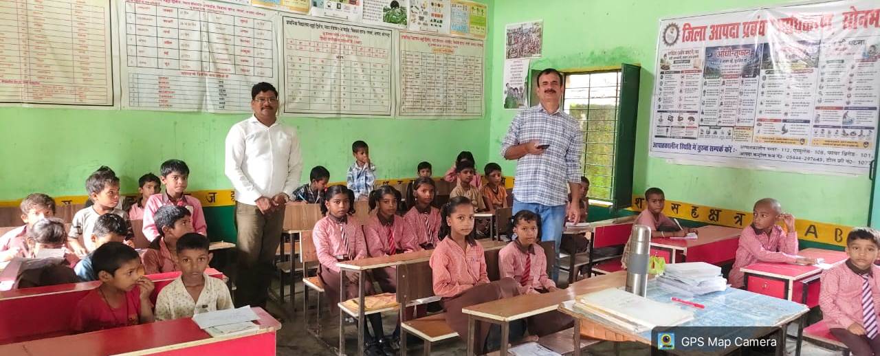 अधिकारियों द्वारा विद्यालयों का नियमित स्थलीय निरीक्षण, बच्चों से संवाद कर परखा जा रहा शैक्षणिक स्तर