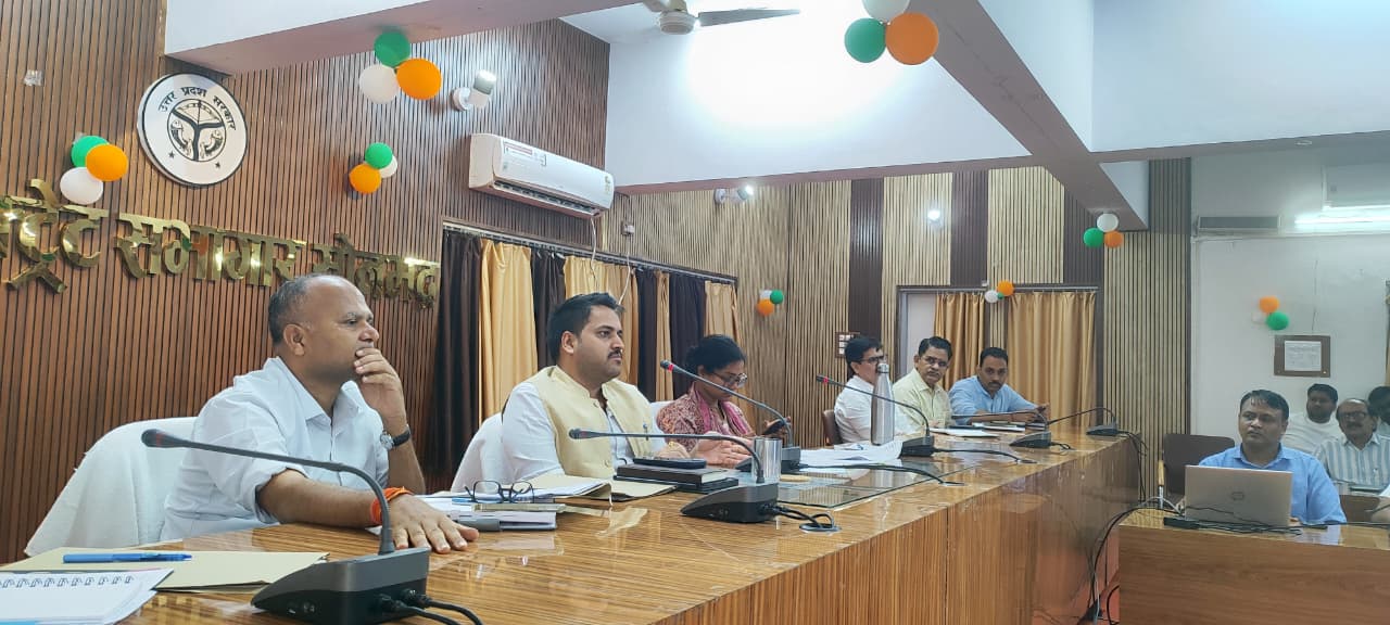 स्वतंत्रता दिवस समारोह की तैयारियों को लेकर जिलाधिकारी ने की समीक्षा बैठक
