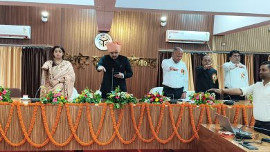 स्वतंत्रता दिवस पर जिलाधिकारी ने अधिकारियों-कर्मचारियों को दिलाई विकसित सोनभद्र के निर्माण की शपथ स्वतंत्रता दिवस पर जिलाधिकारी ने अधिकारियों-कर्मचारियों को दिलाई विकसित सोनभद्र के निर्माण की शपथ