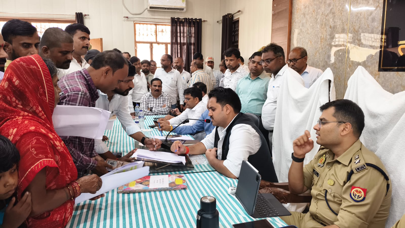 शिकायतकर्ताओं की शिकायतों का निस्तारण गुणवत्तापूर्ण तरीके से किया जाये सुनिश्चित-जिलाधिकारी