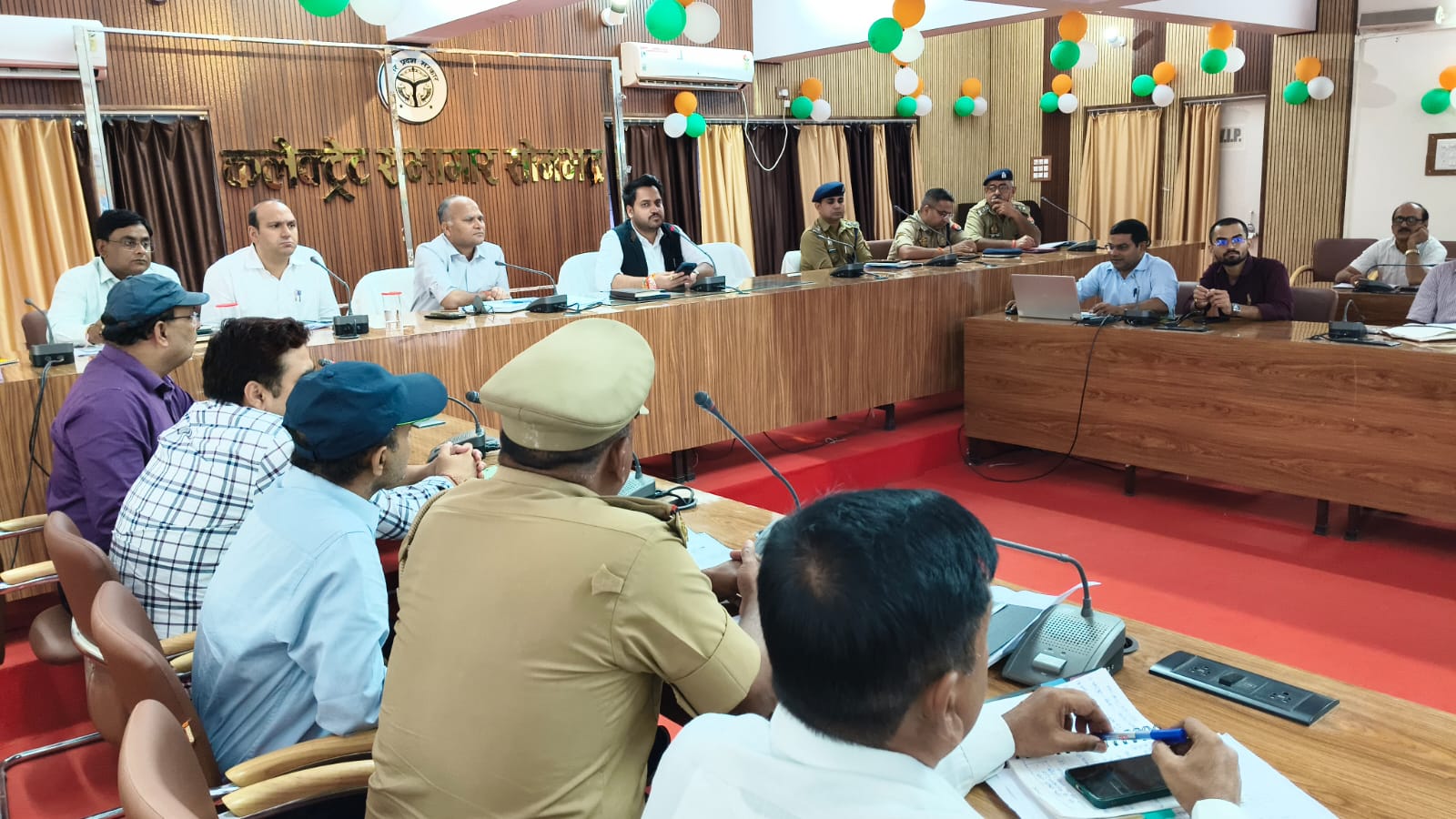 गड्ढों के कारण दुर्घटना होने पर संबंधित अधिकारी की तय होगी जिम्मेदारी-जिलाधिकारी