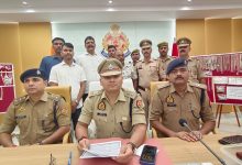 ₹25,000 का इनामी बदमाश पुलिस मुठभेड़ में घायल/गिरफ्तार, लूट का बैग, भारी मात्रा में आभूषण बरामद